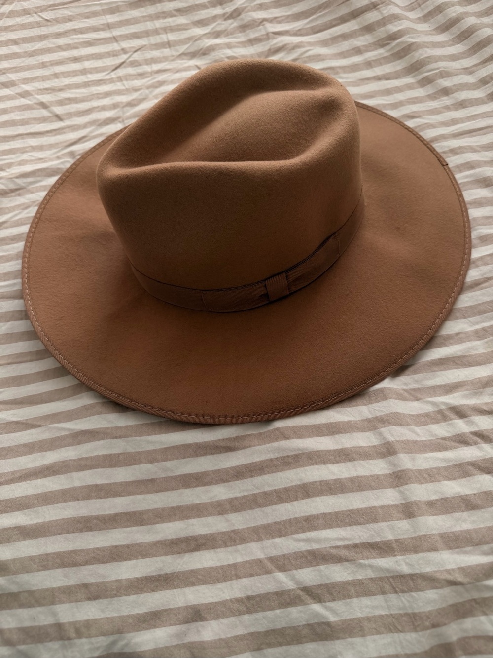 Olive&Pique Brown Wide-Brim Fedora Hat - Classic Women’s Accessory